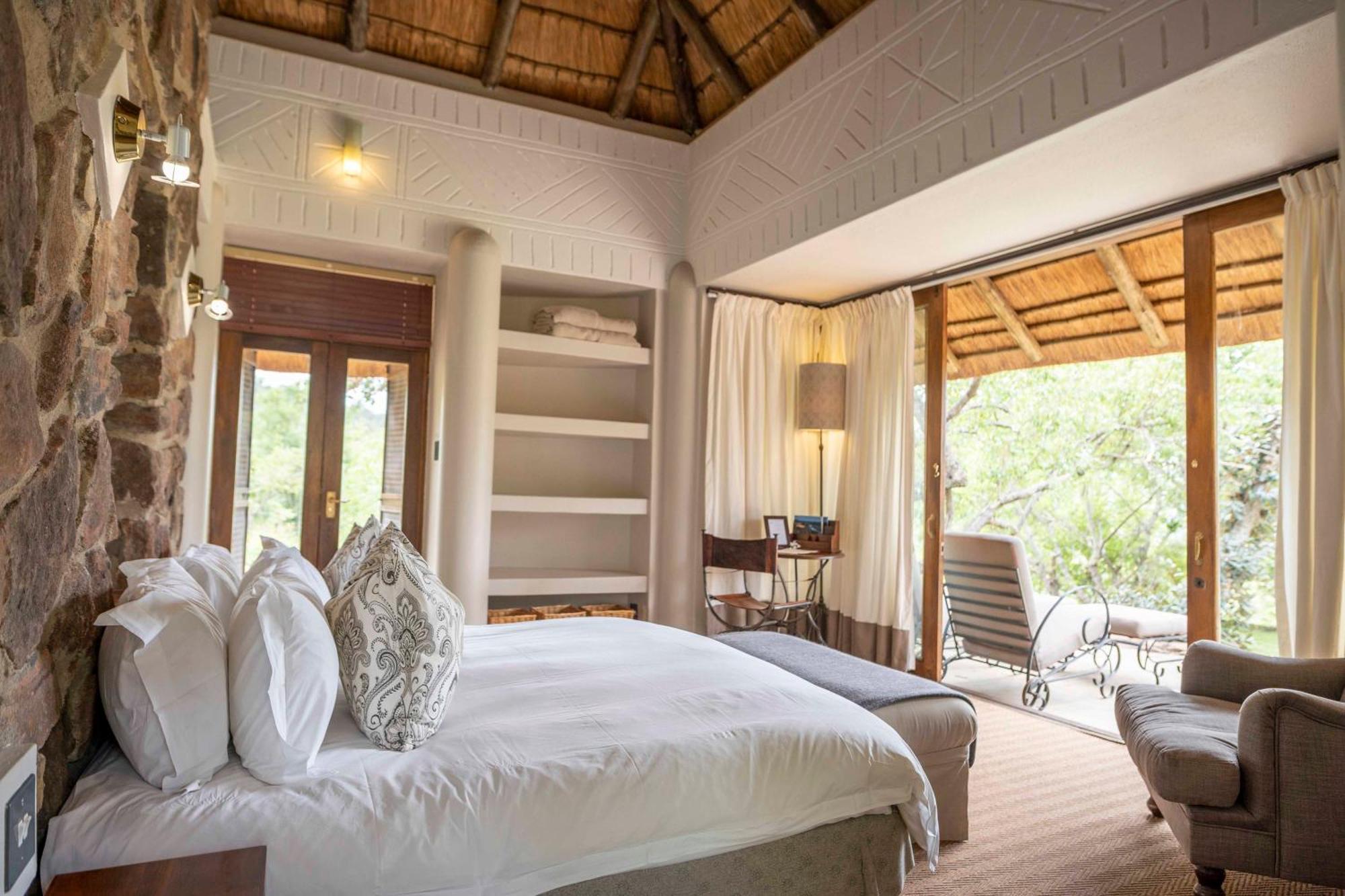 Ekuthuleni Lodge สตรานด์ ภายนอก รูปภาพ